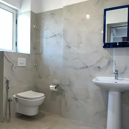 3rd Floor Mali I Robit Lejlighed