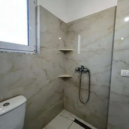 3rd & 4th Floor Mali I Robit Apartmán Golem (Tirana)