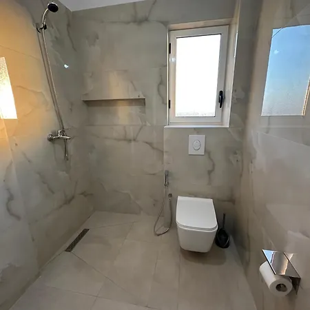 3rd & 4th Floor Mali I Robit Διαμέρισμα Golem (Tirana)