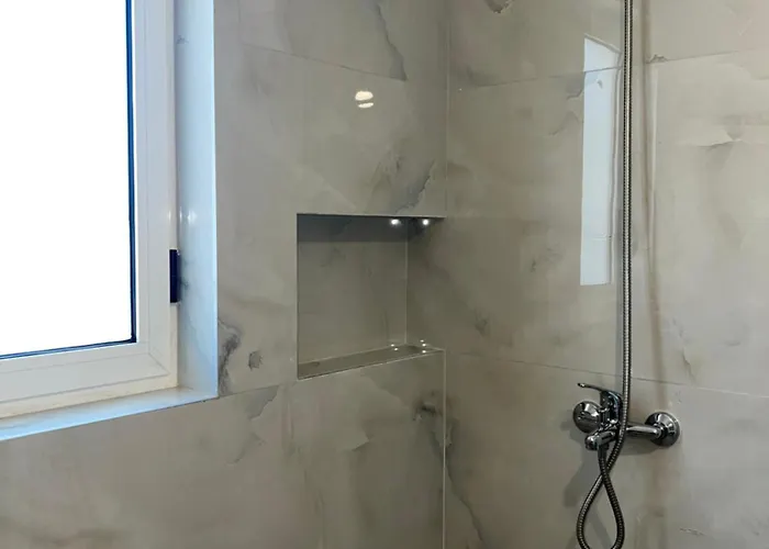 3rd Floor Mali I Robit Golem (Tirana)