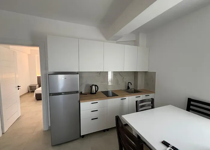 3rd Floor Mali I Robit Apartment *