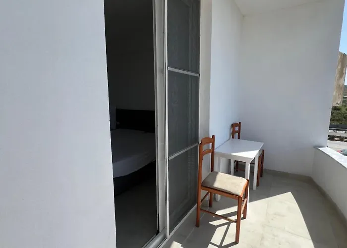 3rd Floor Mali I Robit Apartment *